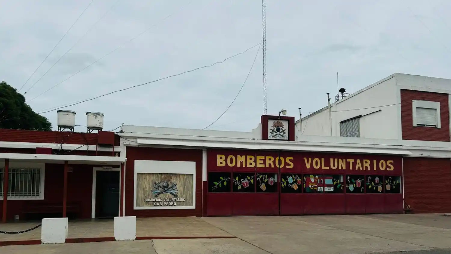 "Que ganas de estar de ese lado. Gracias bomberos voluntarios de San Pedro", escribió al pie de su video.