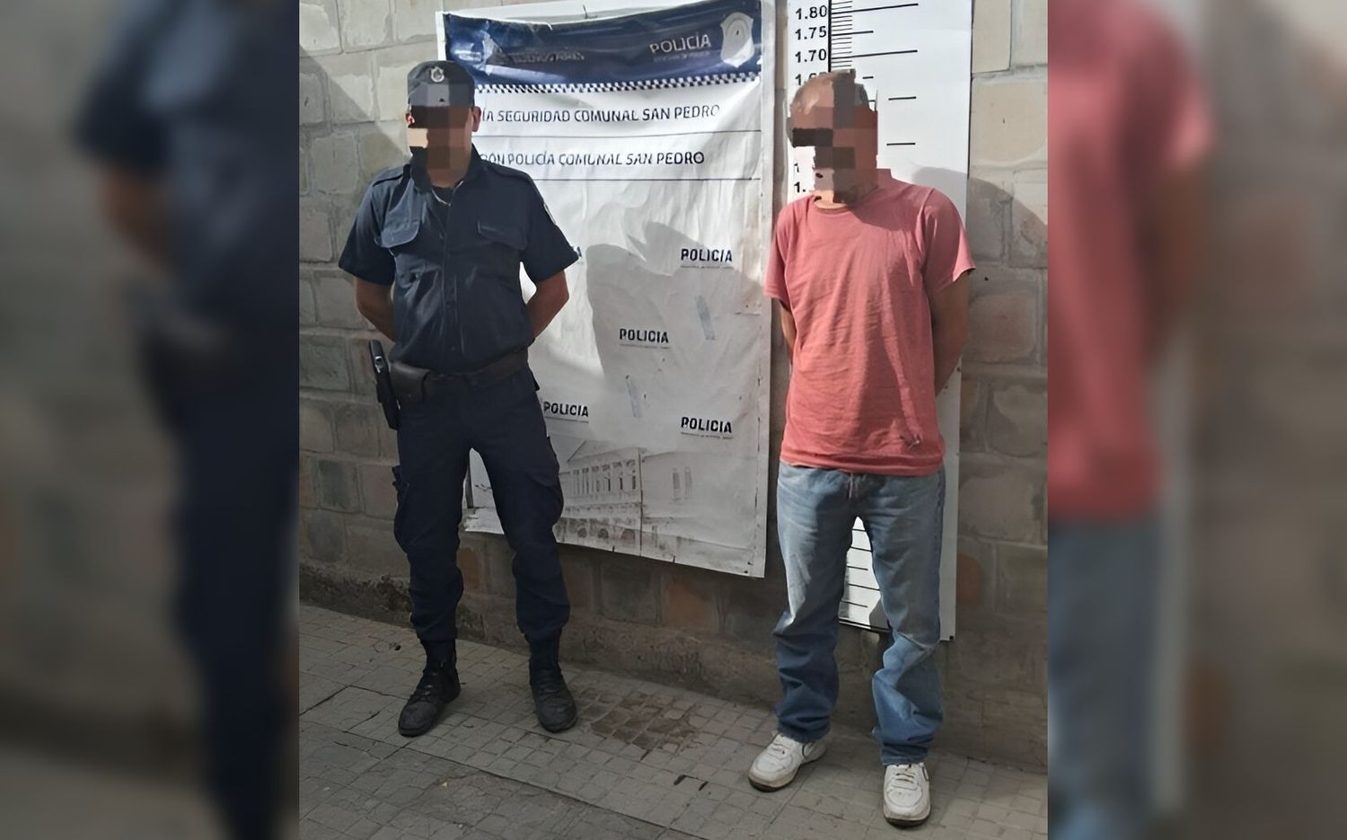 Bomberos lo rescató de las rejas y la policía lo aprehendió.