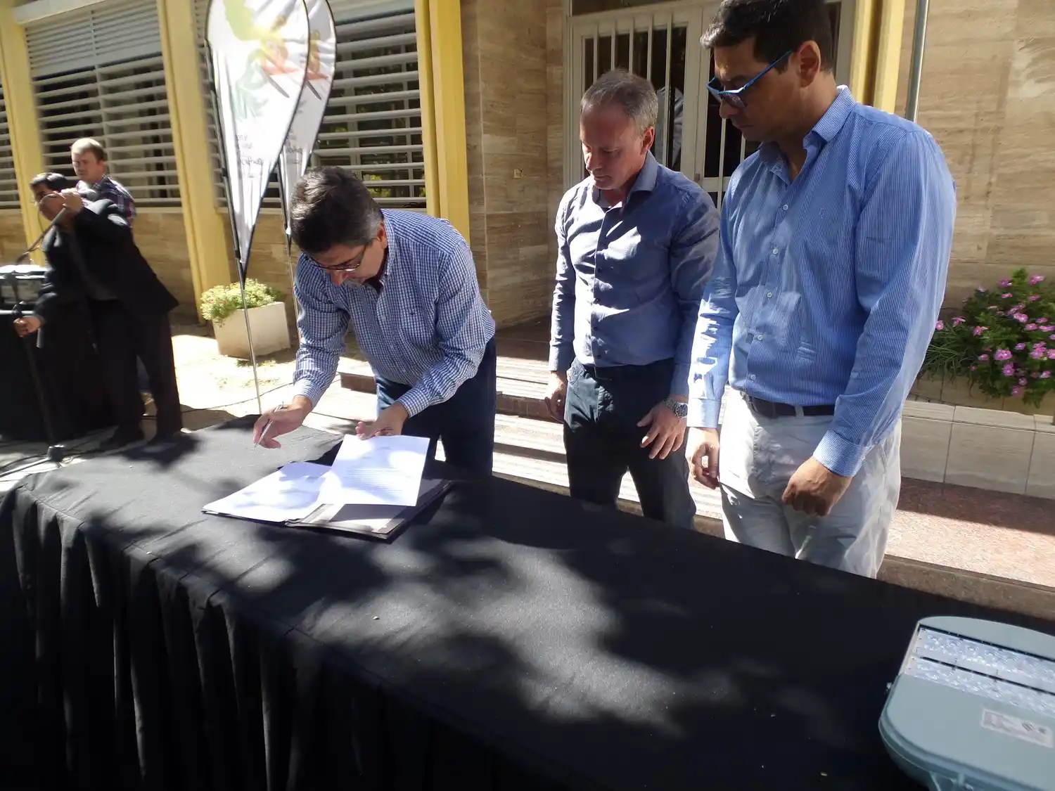 La Municipalidad recibió las primeras mil LED para iluminar el centro y los accesos