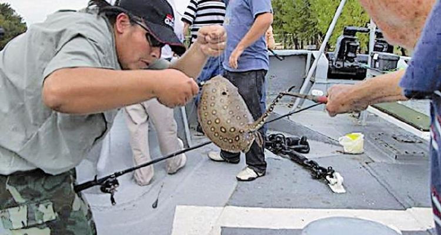 Concurso de pesca en el Buque Museo