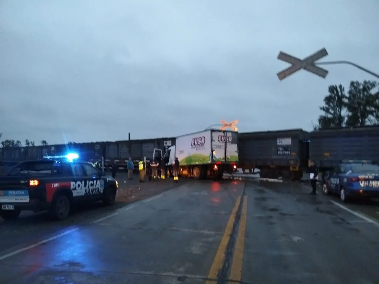Impactante siniestro en ruta 34: chocaron un camión y un tren