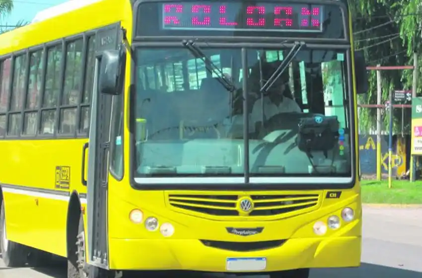 Usuarios de micros interurbanos estallaron de furia tras un nuevo aumento en el boleto