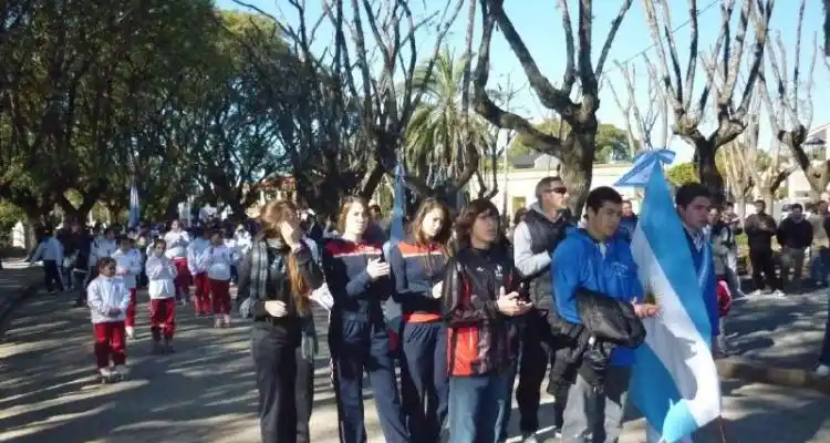 Convocan a instituciones a participar del desfile por el 106 aniversario de San Pedro