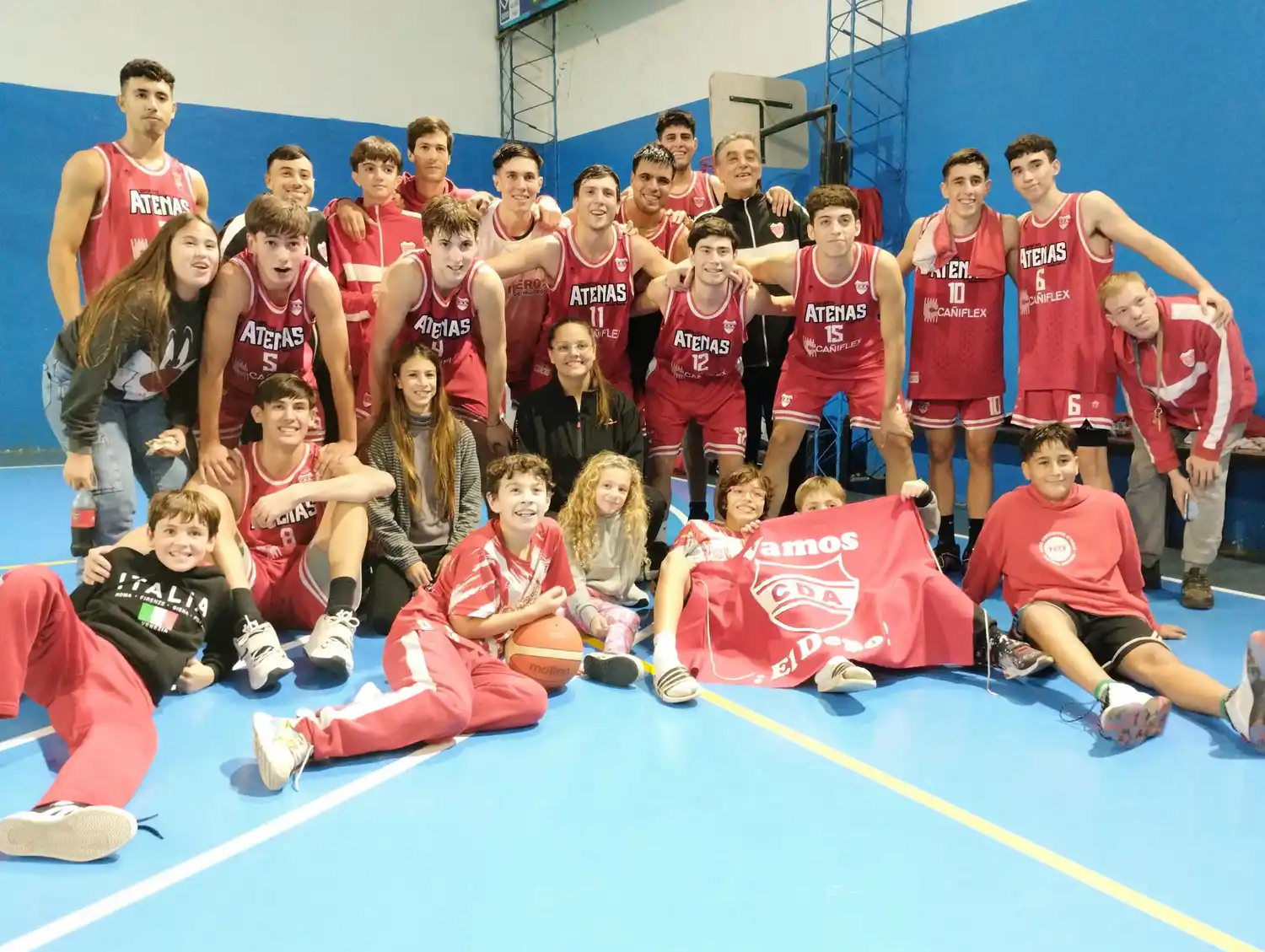 En un partido donde fue de menor a mayor, Atenas metió un último cuarto casi perfecto y lo terminó ganando cómodo por casi 30 puntos de ventaja. Foto: Fabián Gallego