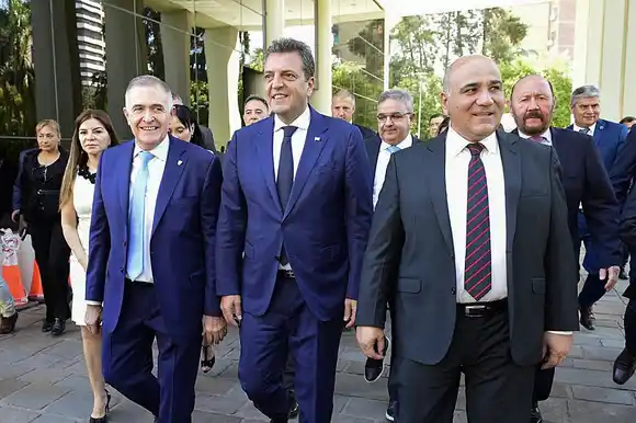 Sergio Massa reivindicó a Raúl Alfonsín e intimó a las petroleras por el desabastecimiento