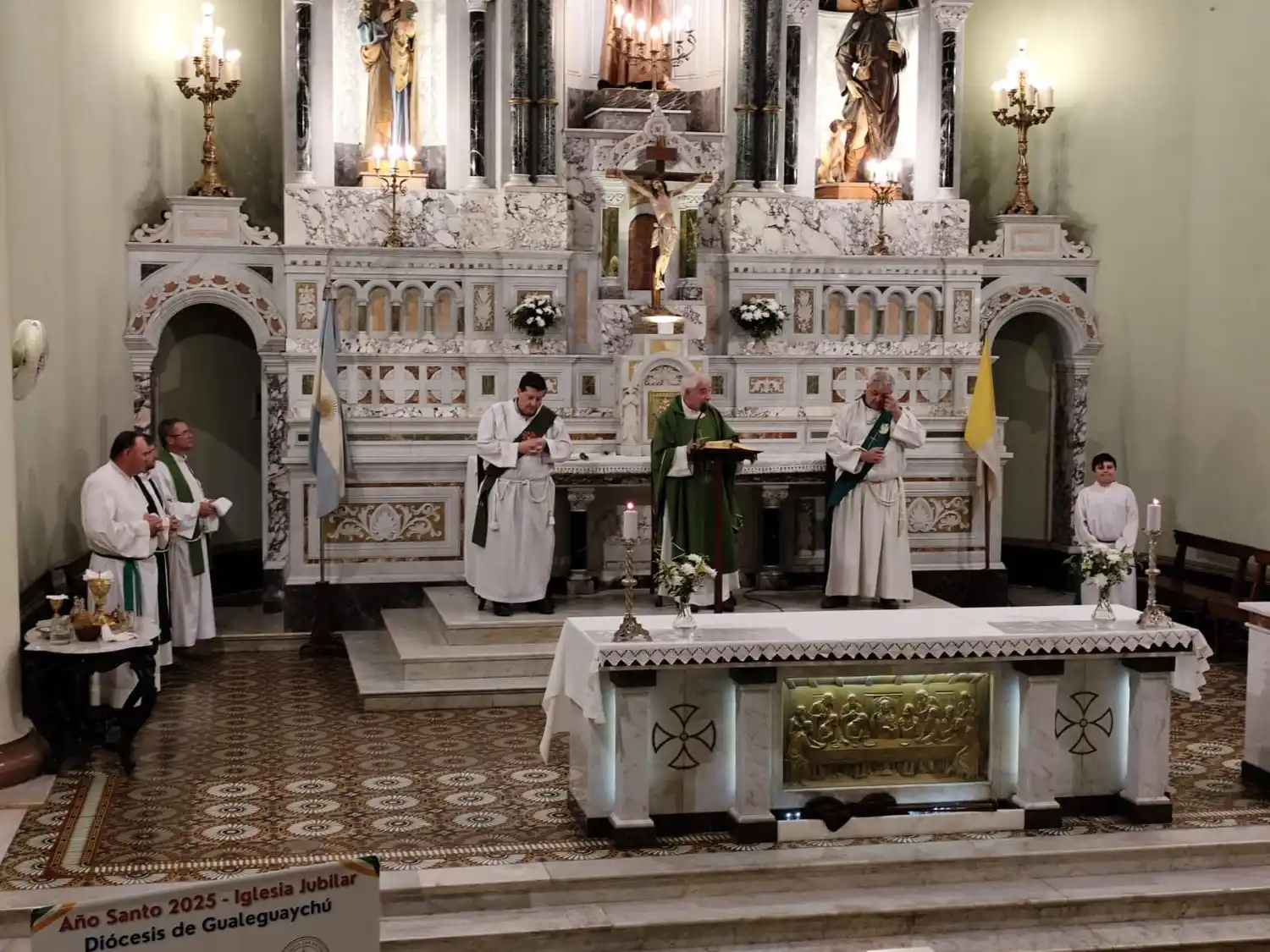Emotiva despedida al sacerdote Eduardo Canzonetta