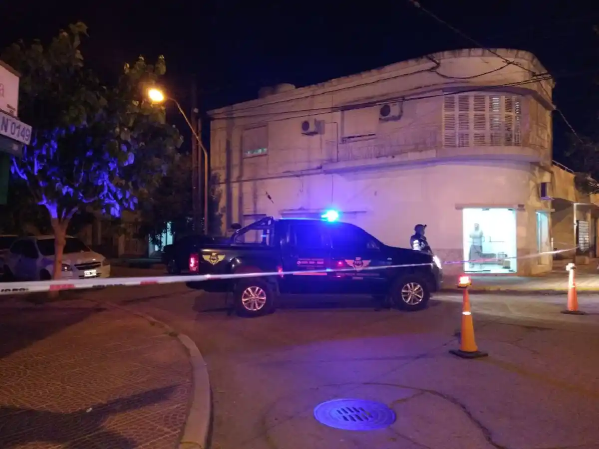 El agente penitenciario y su esposa estaban al frente de un punto de venta de drogas en barrio Catedral