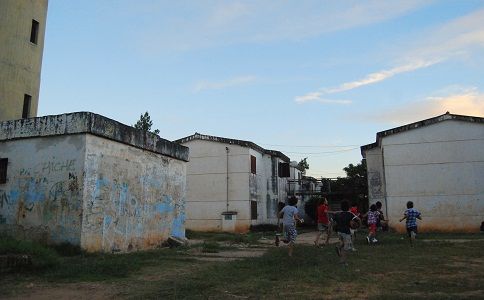 Vecinos del barrio Eva Perón piden más iluminación, mantenimiento y seguridad