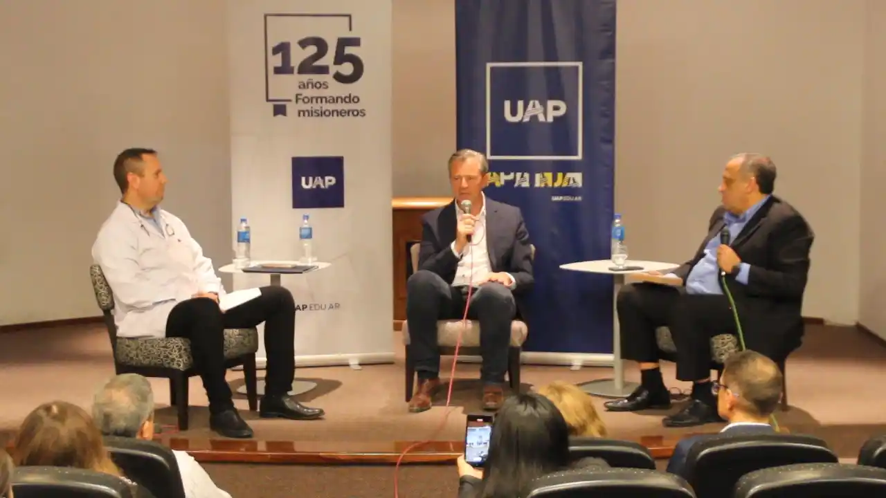 Bahl disertó en el ateneo abierto “Política y salud mental” en la UAP