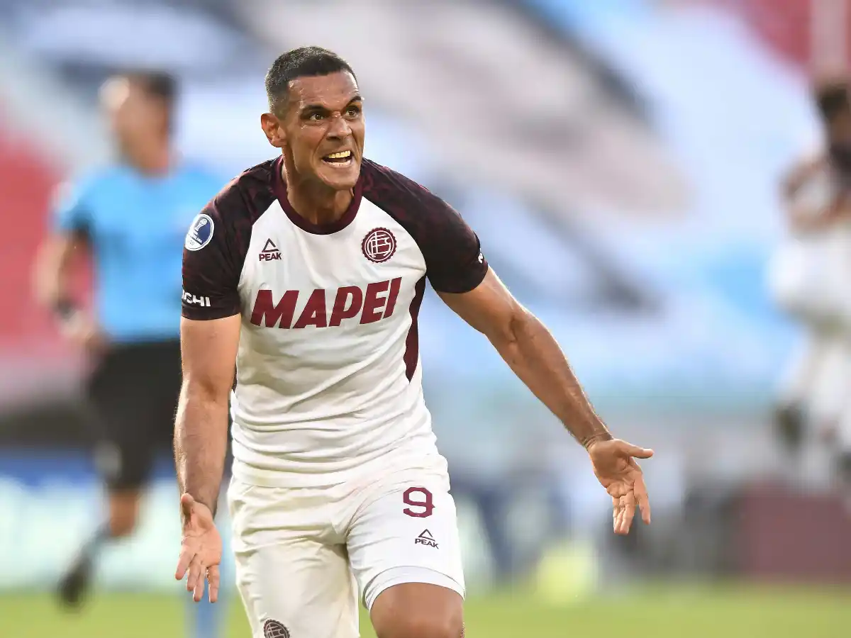 Sand extendió su vínculo con Lanús 