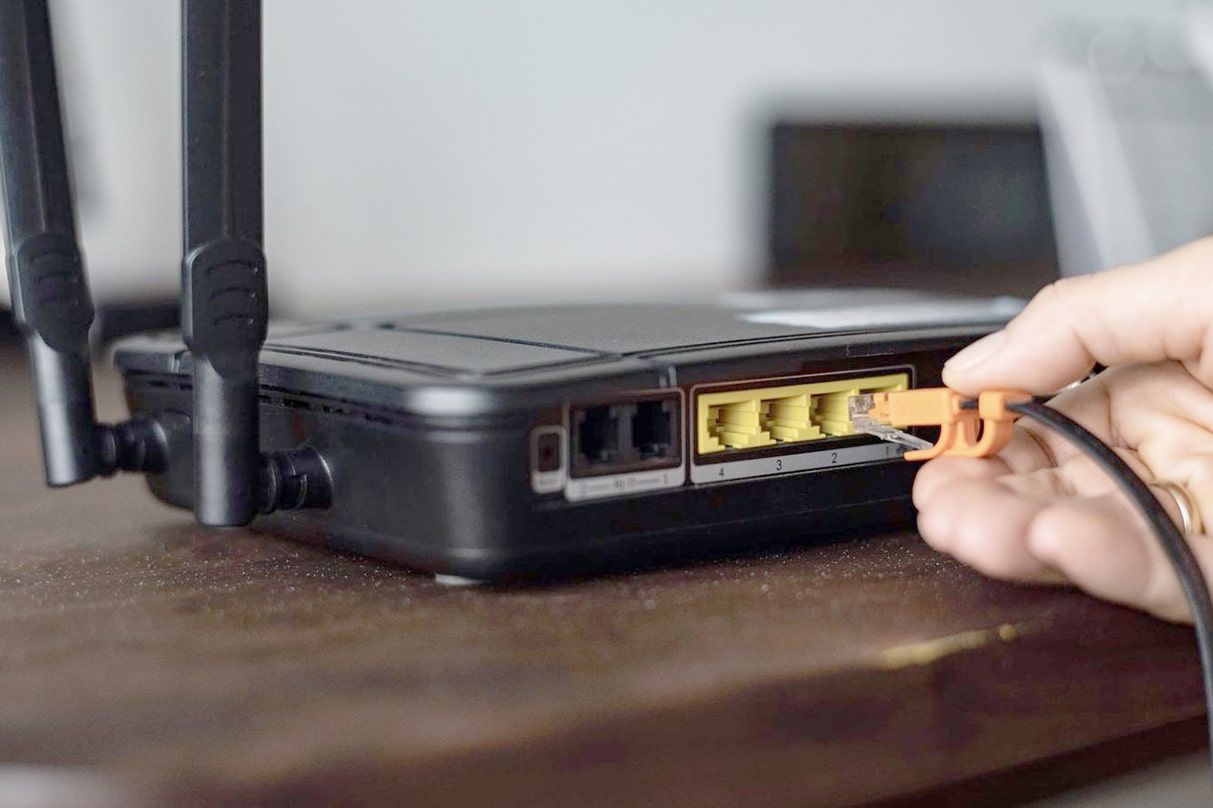 Servicios de telefonía fija e internet son los más reclamados