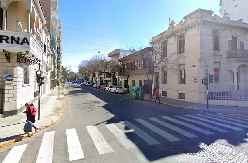 Hicieron un boquete en una inmobiliaria y entraron a robar a una casa de cambio en Catamarca y Oroño