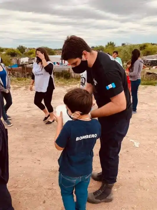 Gaston Velazquez junto a su hijo Lorenzo