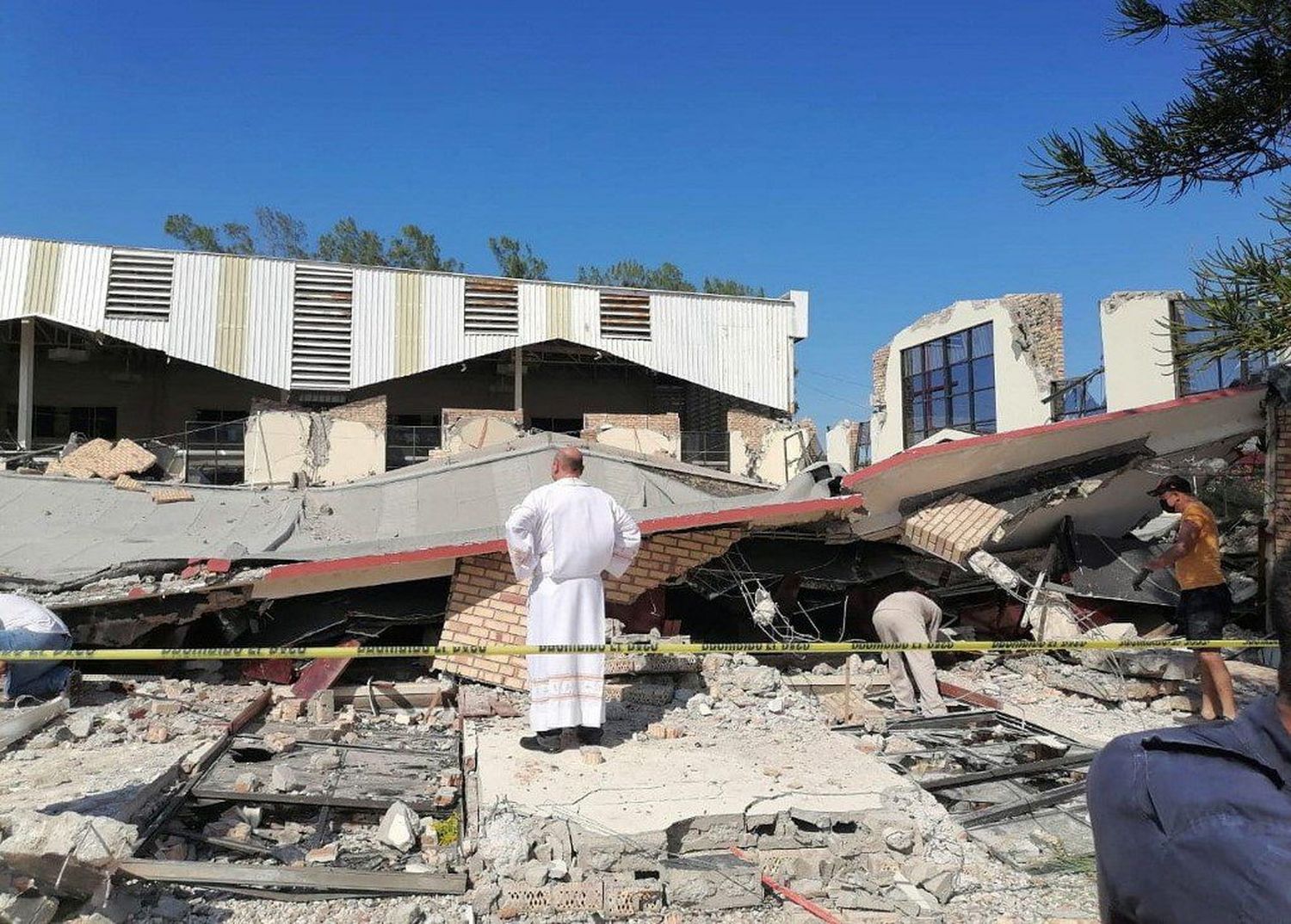 ¡DURANTE UNA MISA! Aumentan a 11 los fallecidos tras colapso de iglesia en México (+VIDEO)