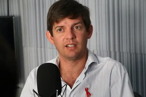 “La gente sigue pensando que el SIDA es una enfermedad de homosexuales”
