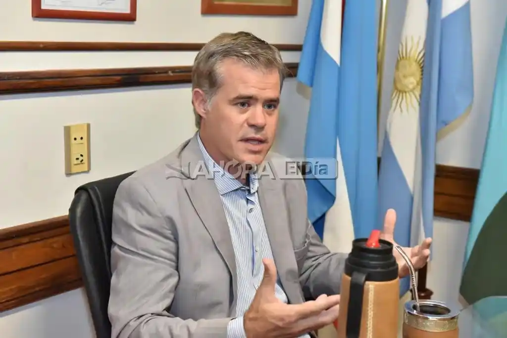 El ex intendente Piaggio fue sancionado por utilizar el Colegio Médico para una reunión política