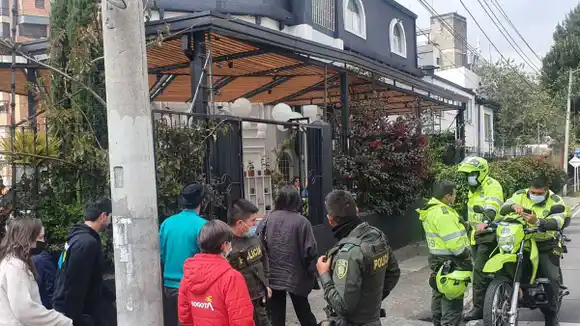 ¡ATRACO MASIVO! Roban a 30 personas en restaurante de Bogotá (+ video)