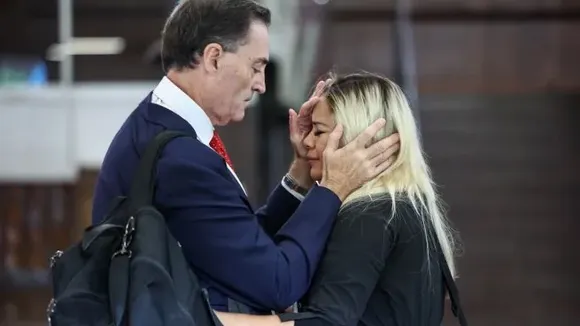 Verónica Ojeda insultó a la psiquiatra Agustina Cosachov al ingresar a tribunales (Video)