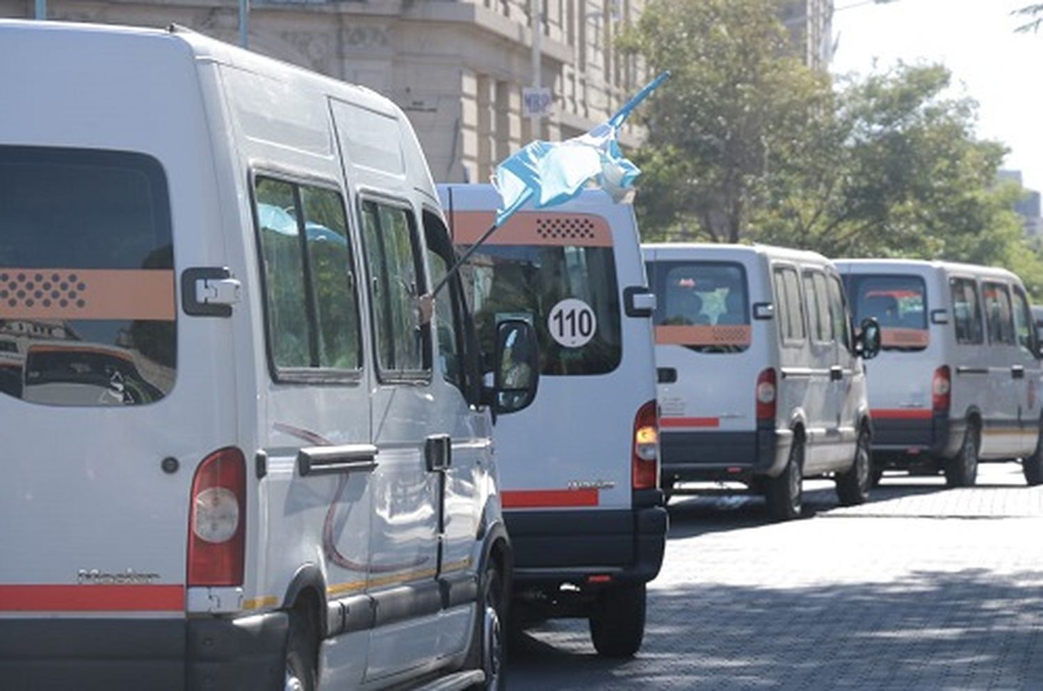 Transportistas escolares marchan hoy en Paraná: Anunciaron un acampe frente a Casa Gris