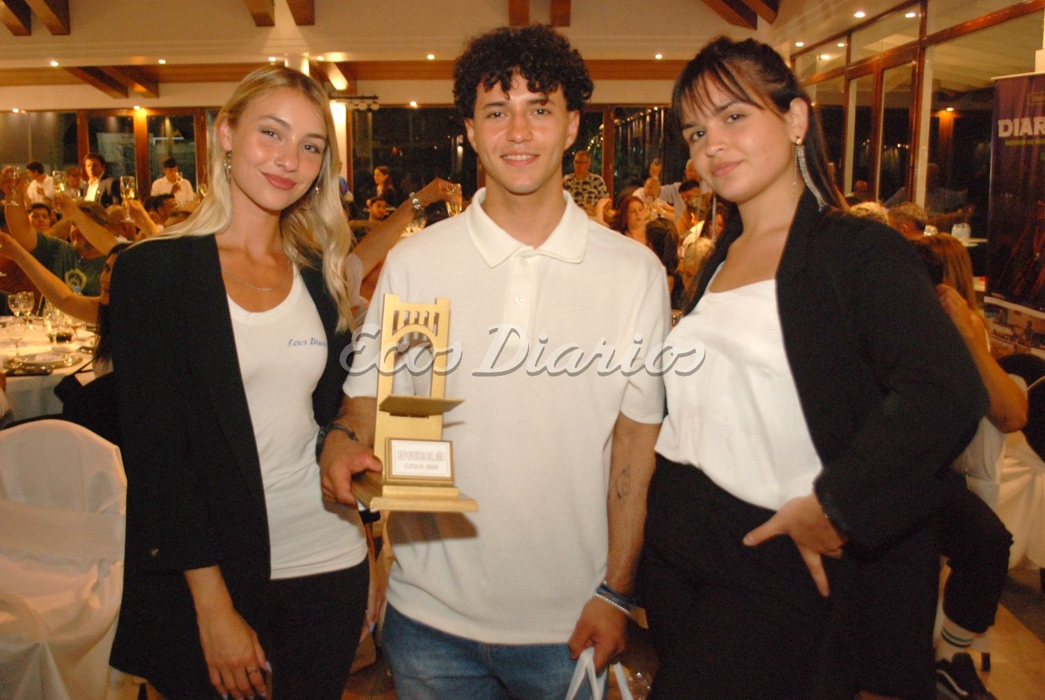 Manuel Trípano con su premio dorado
