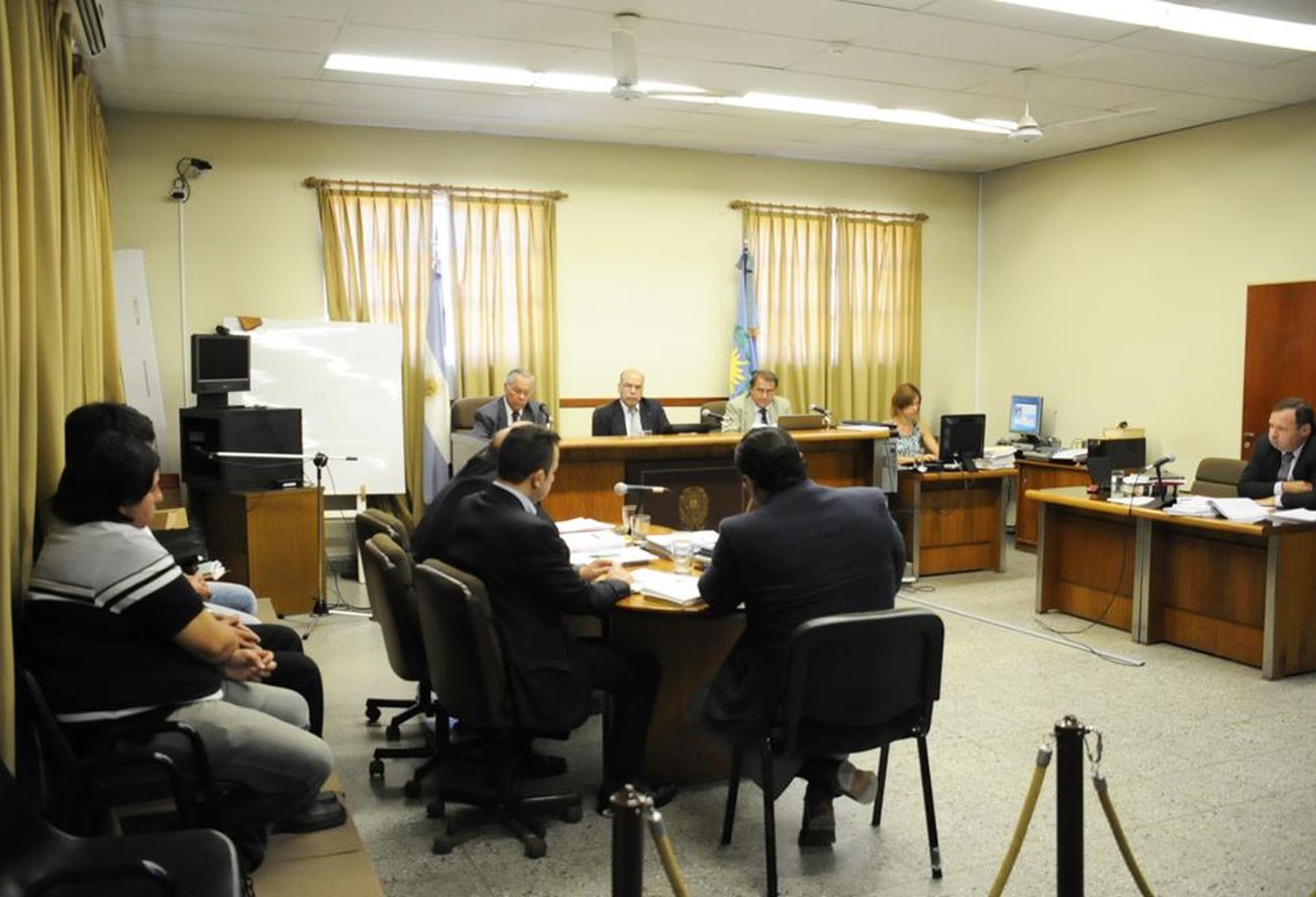 El fiscal pidió prisión para los tres policías acusados de abuso sexual