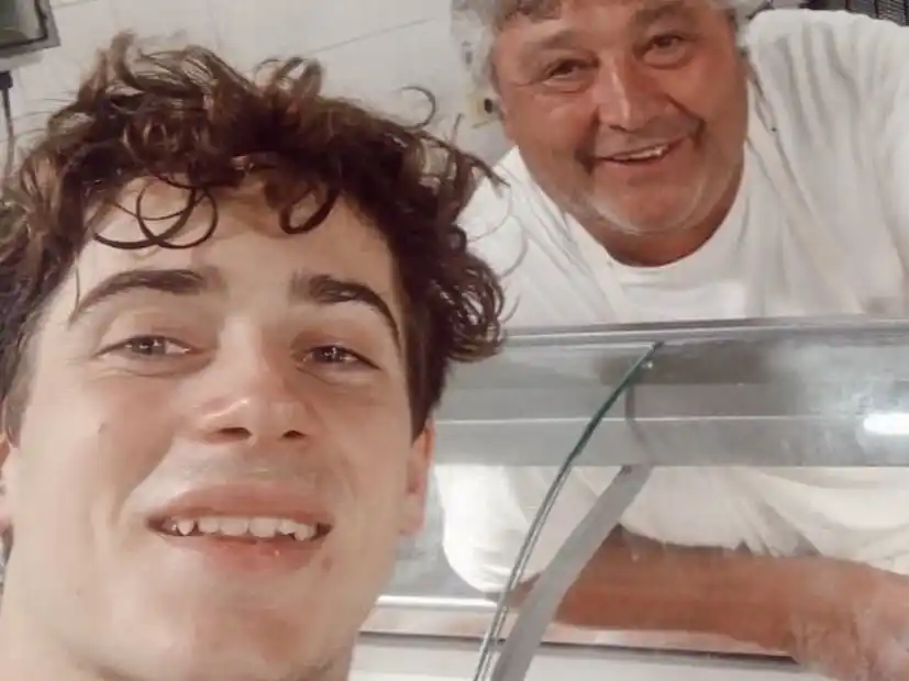 Durante su estadía, Colapinto se mostró distendido, cercano y siempre predispuesto a saludar y sacarse fotos con quienes lo reconocían