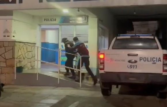 Otra con menores: intentaban robarse una moto, pero fueron vistos por las cámaras del COM