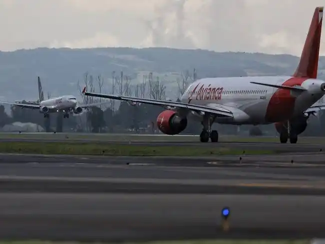 ANGUSTIA en vuelo de Avianca por fallas de motores (+ video)