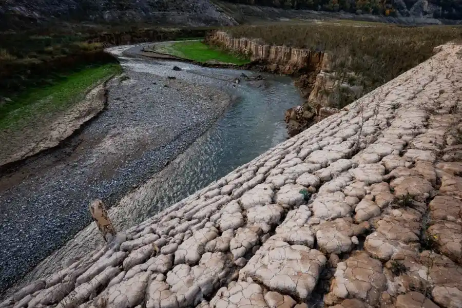 Sequía récord en España: reducen el consumo de agua en la agricultura y los hogares