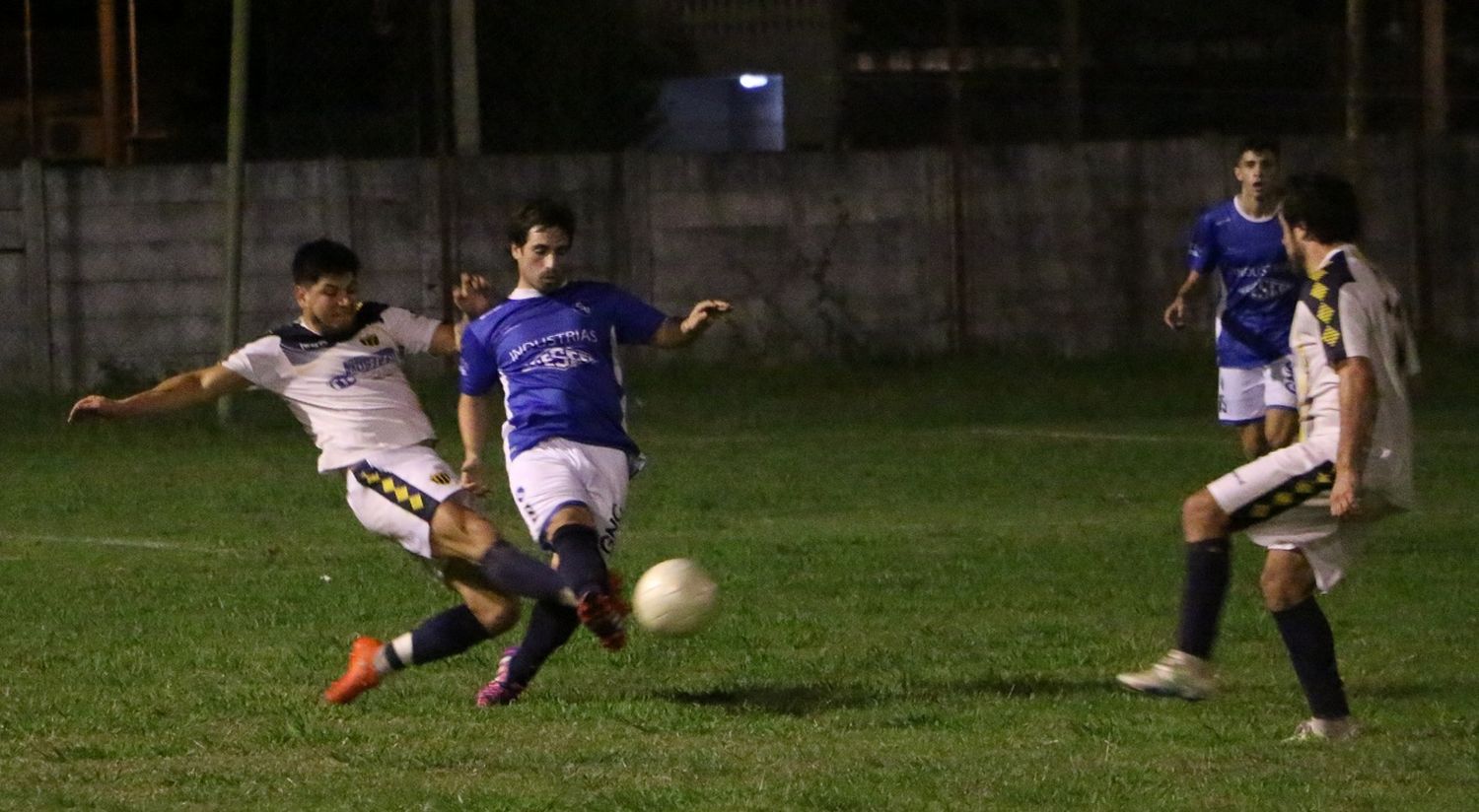 El clásico de Urdinarrain se roba las miradas de la sexta fecha