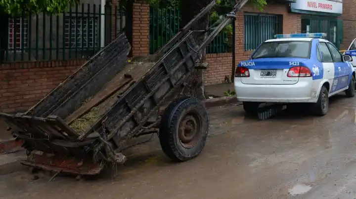 Carreros se tirotearon con un policía tras un asalto