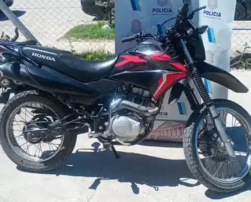 Demoran a tres menores cuando circulaban a bordo de una moto robada