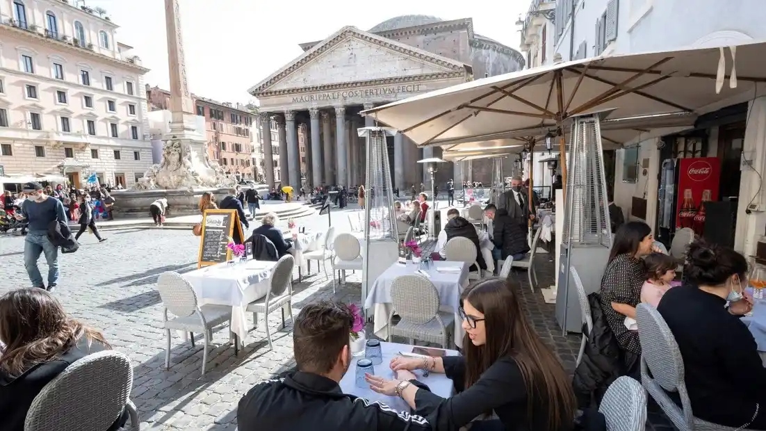 Roma es una de las ciudades italianas elegidas por los millonarios del resto de Europa. Foto EFE