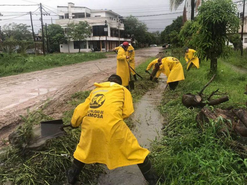 Cuadrillas comunales intensificaron tareas de desobstrucción de los desagües pluviales
