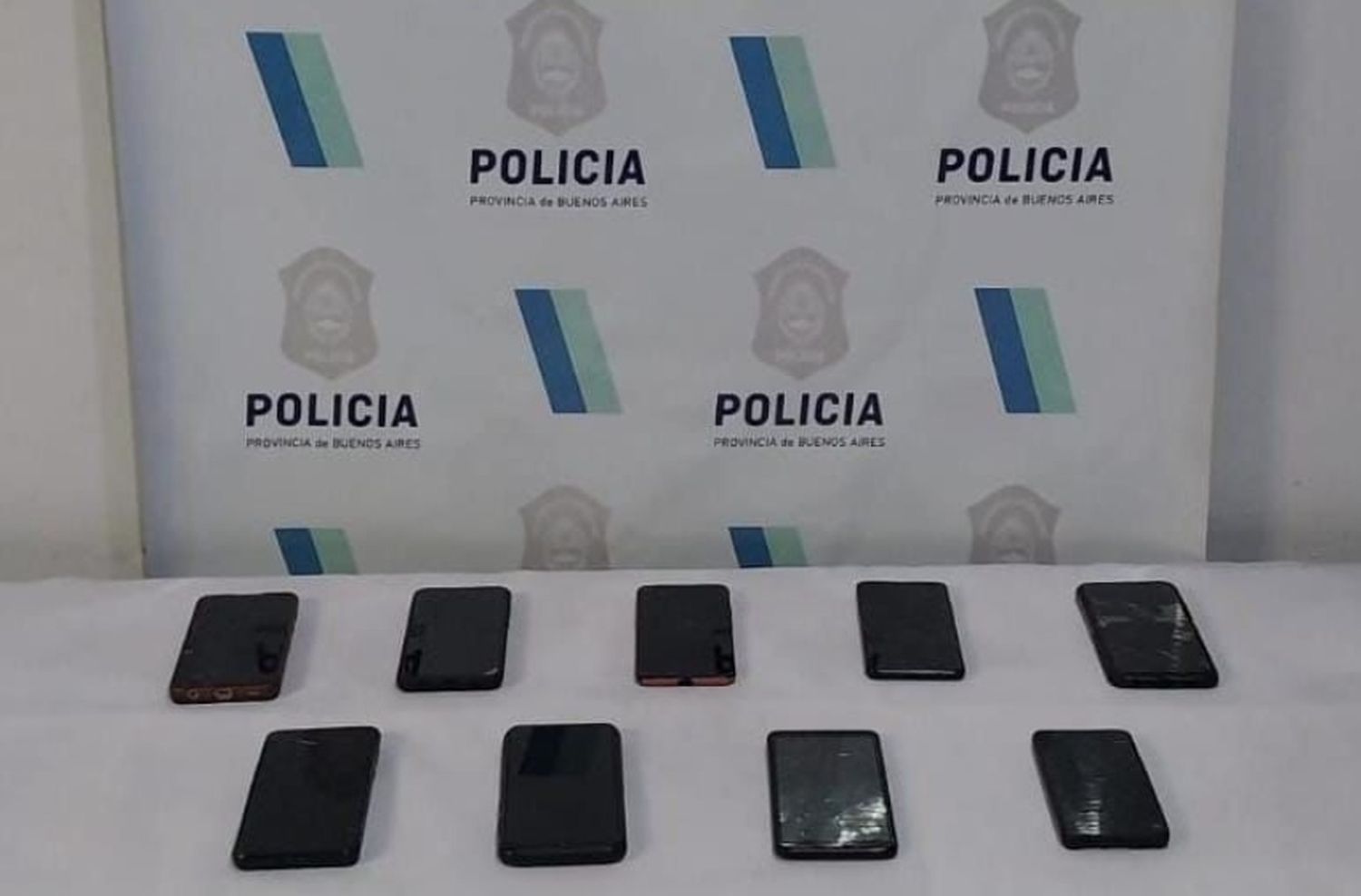 Atraparon a dos menores que robaron 9 celulares en un boliche