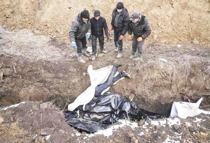 Horror y fosas comunes en Mariúpol