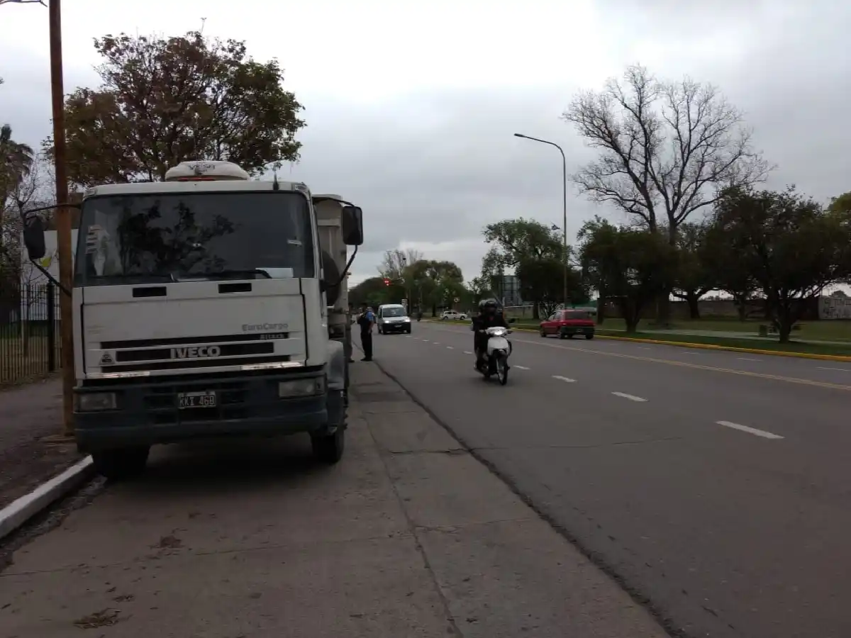 Menor fue atropellado por un camión y su estado es grave 