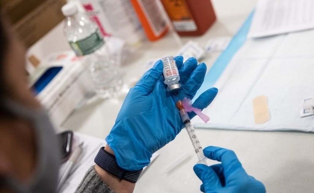 Moderna demostró la efectividad de su vacuna contra las nuevas cepas de coronavirus