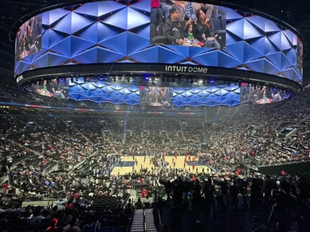 Los Clippers estrenaron el multimillonario Intuit Dome, pero los Suns arruinaron la fiesta