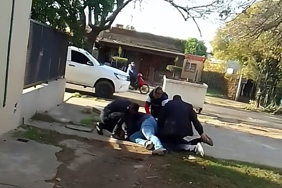 Entorpeció un allanamiento y terminó detenido