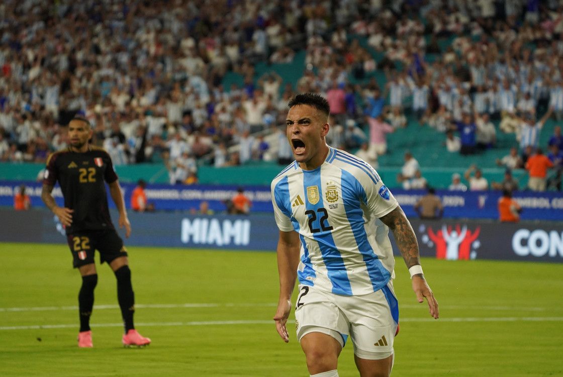 Lautaro Martínez hizo un doblete para la victoria argentina