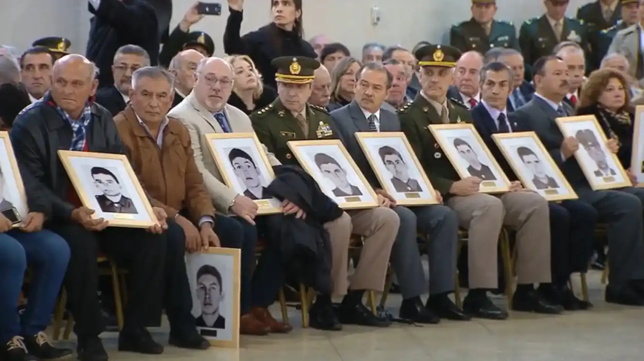 Macri anunció subsidios a familiares de soldados, víctimas de Montoneros