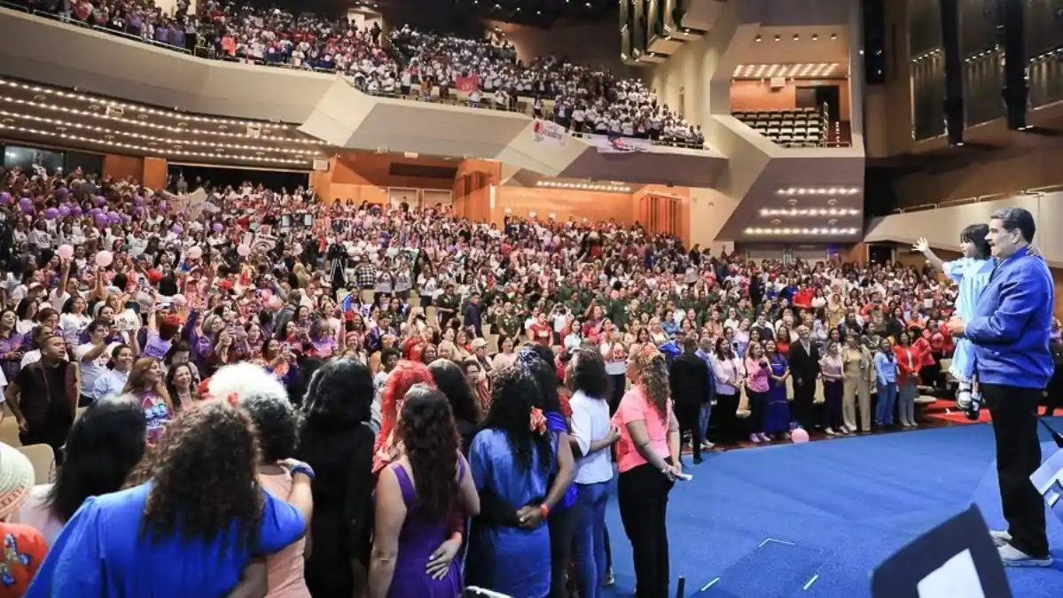 Maduro crea programa CrediMujer, para el cual se destinará 15 % de la cartera de la banca pública