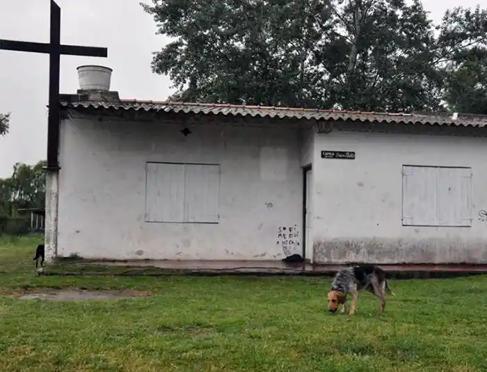 Destrozos en la capilla San Pablo, en barrio Los Alamos