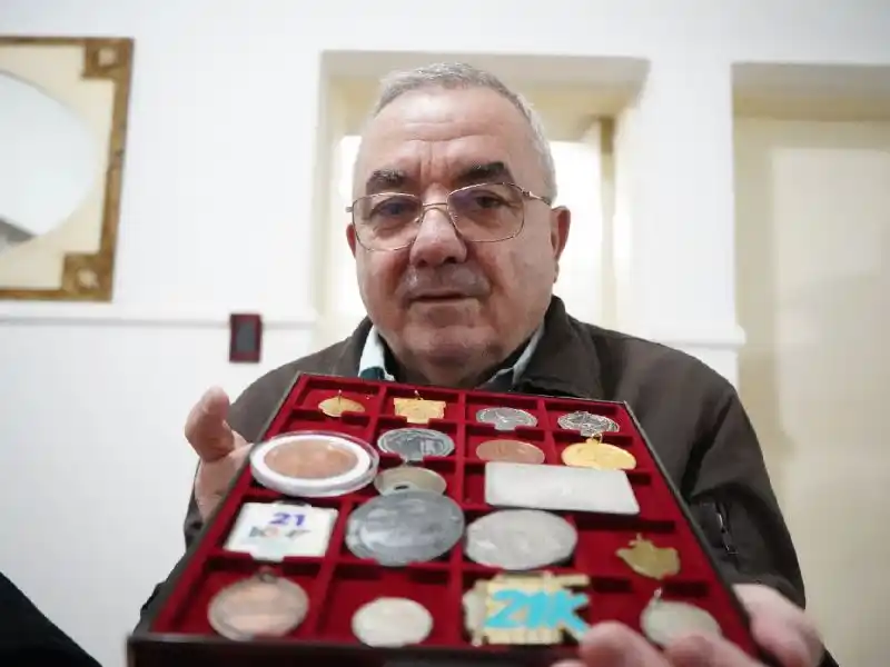 Vottero y su colección de medallas