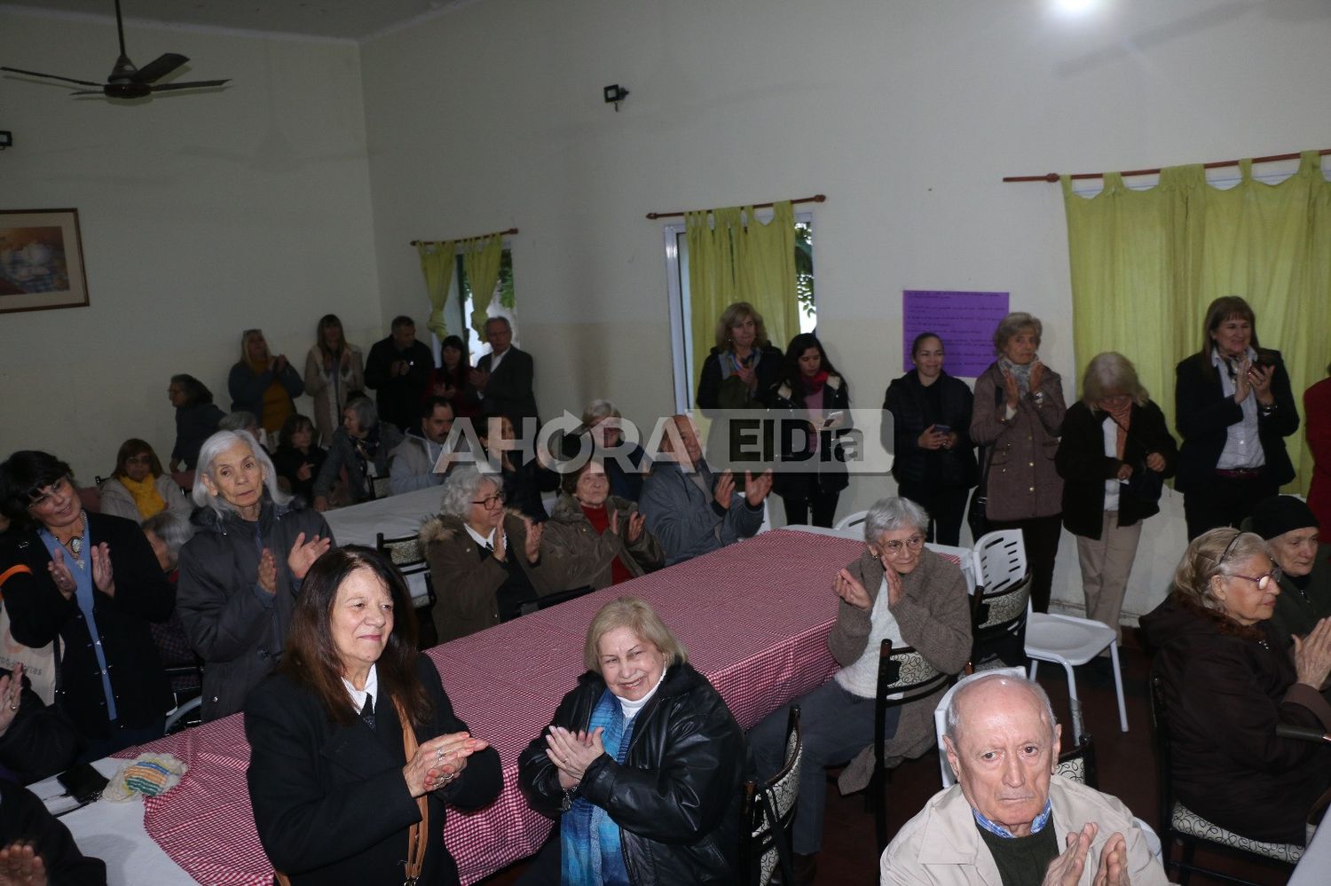 Una adorable pareja, una sabia de 97 años y más de 20 abuelos: así se vive en el Hogar de Ancianos