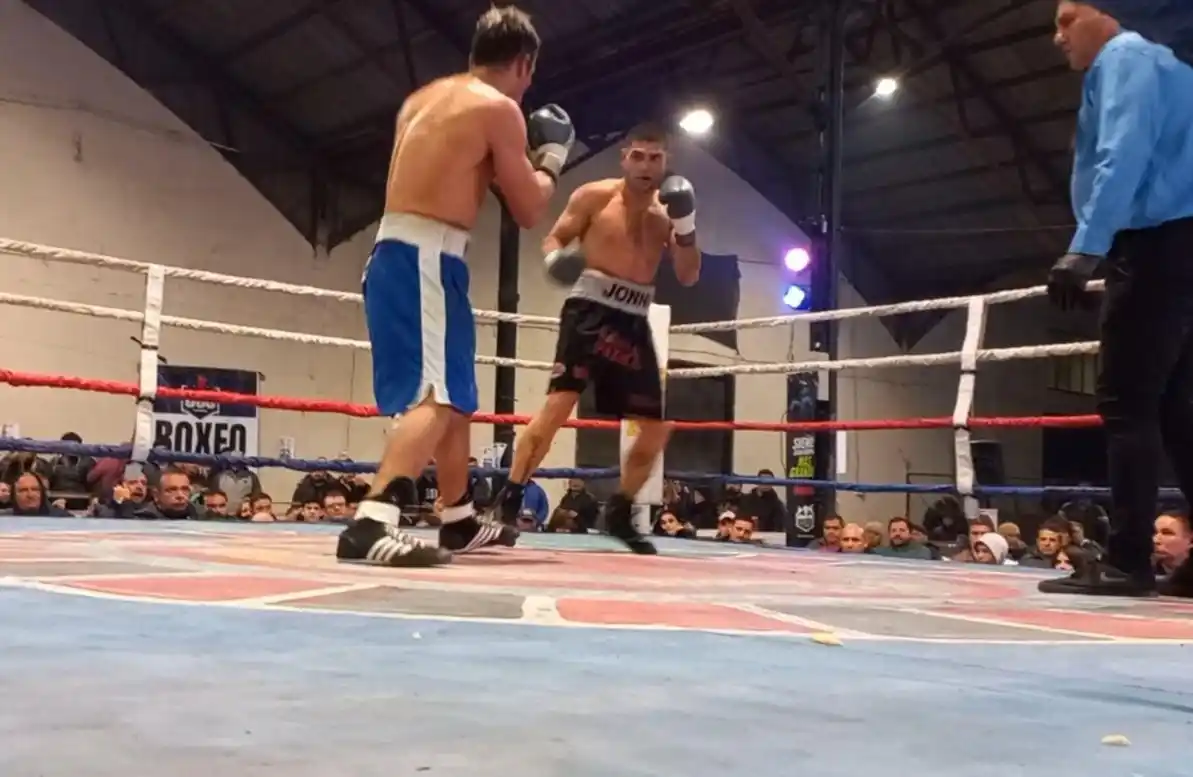 El gualeguaychuense Jhonatan Parada ganó en las tarjetas y va por más