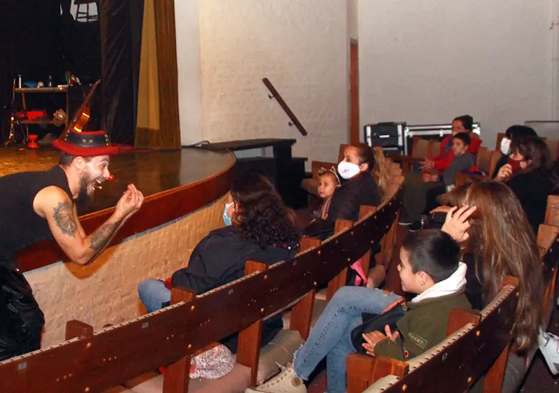 Vacaciones. Teatro y deportes para chicos
