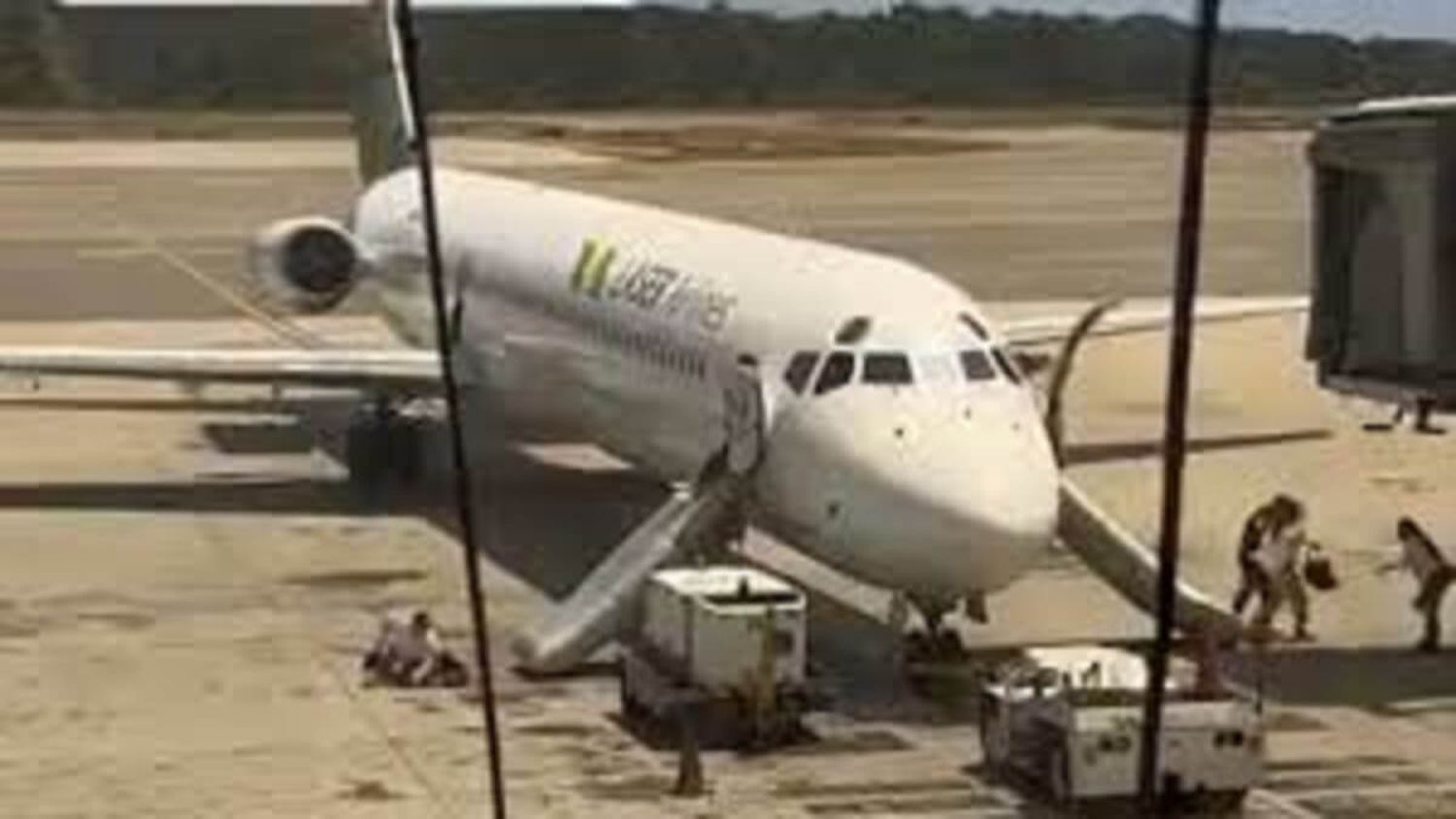 EMERGENCIA EN MAIQUETÍA: evacúan a pasajeros de un vuelo de Laser Airlines
