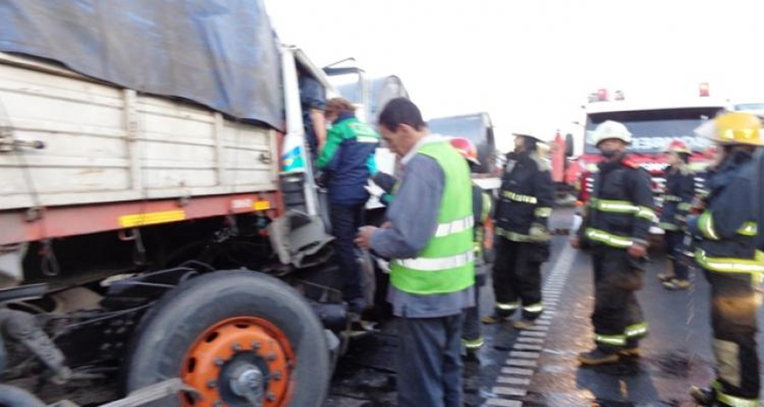 Falleció el conductor que había quedado atrapado en un camión en Ruta 9